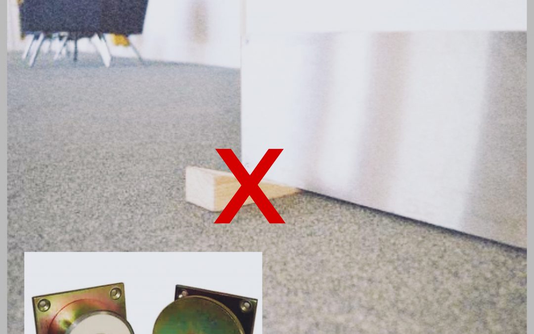 Porta corta fogo aberta ?